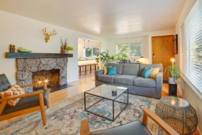 Seattle Vacation Home with Hot Tub 5 Mi to Downtown